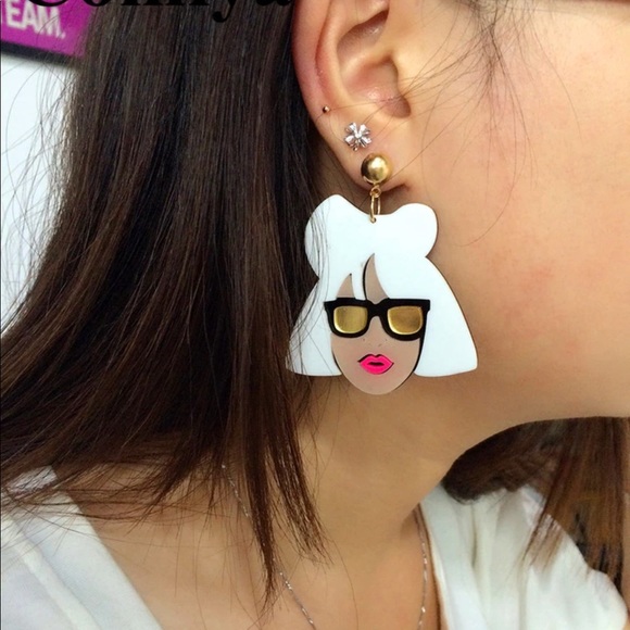 Jewelry - 🔴 3/30$ Fun Gurl Pop Culture White Earrings